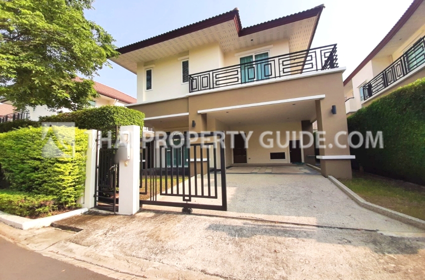 House with Shared Pool in Sukhumvit